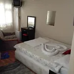 Arsenal Hotel *