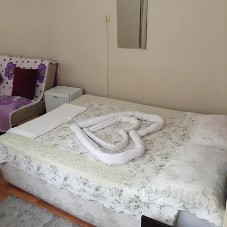Arsenal Hotel *